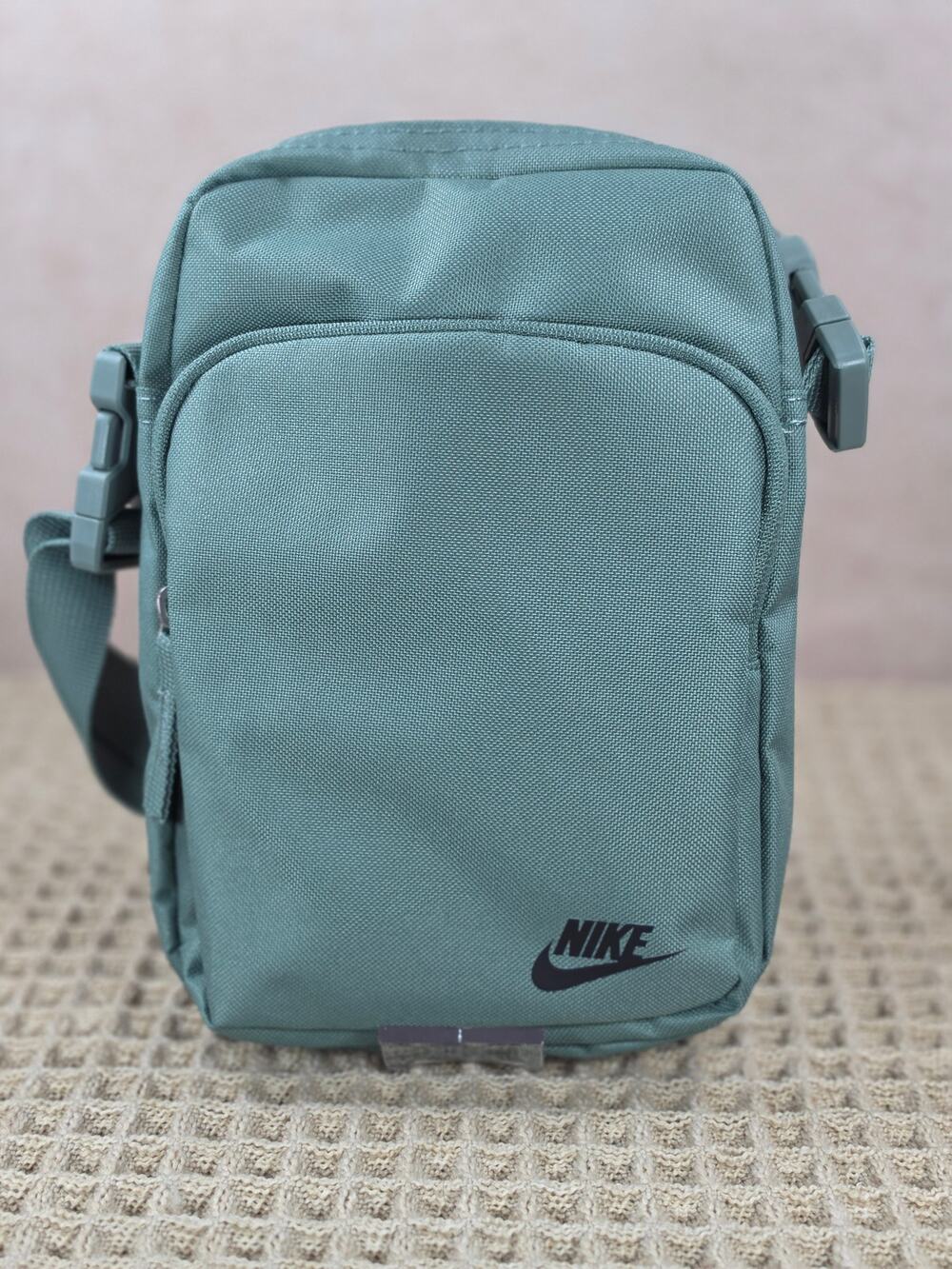 Nike DB0456‑364 Green Crossbody Shoulder Bag – NWT